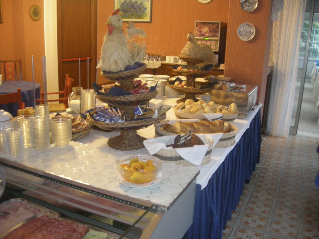 Hotel Tilly Чезенатико Экстерьер фото