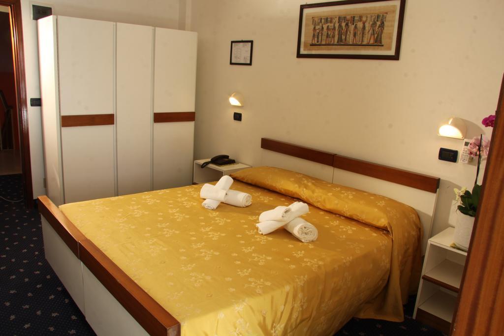 Hotel Tilly Чезенатико Экстерьер фото