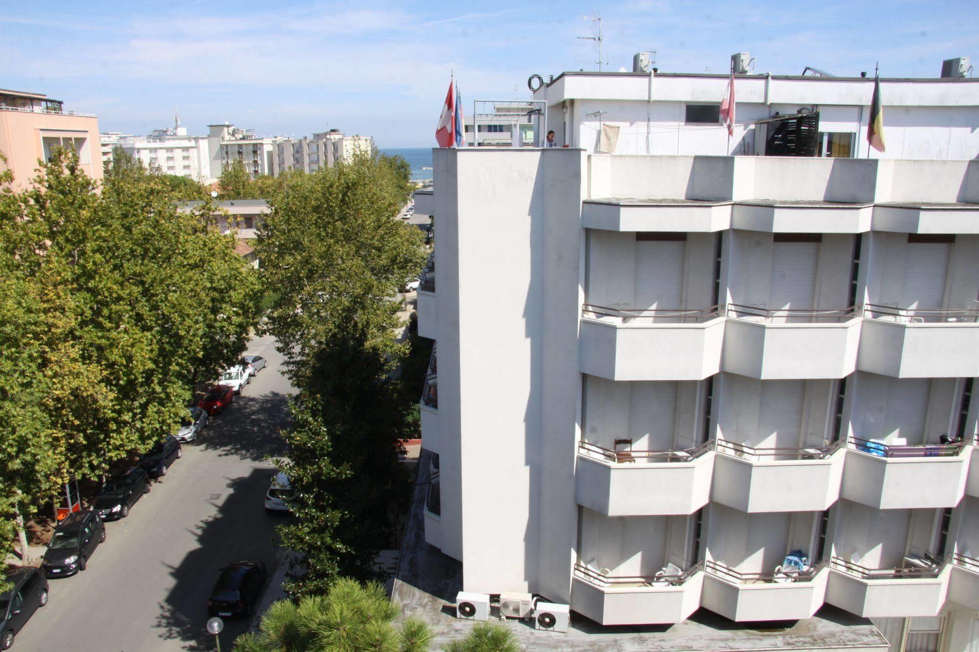 Hotel Tilly Чезенатико Экстерьер фото