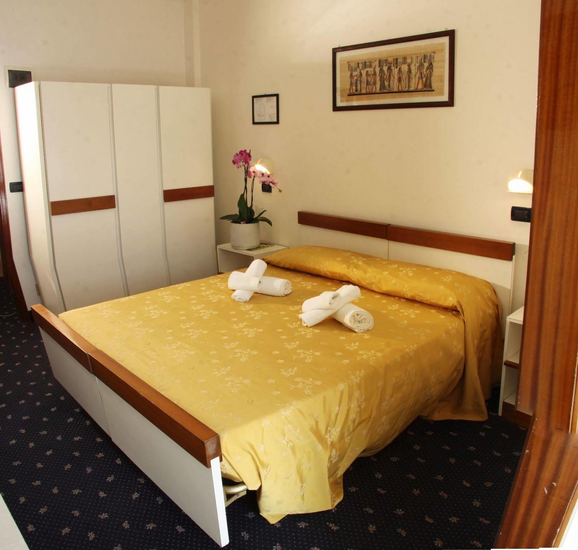 Hotel Tilly Чезенатико Экстерьер фото