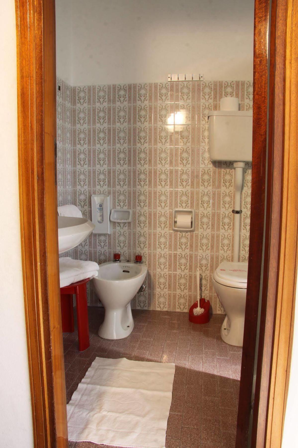 Hotel Tilly Чезенатико Экстерьер фото