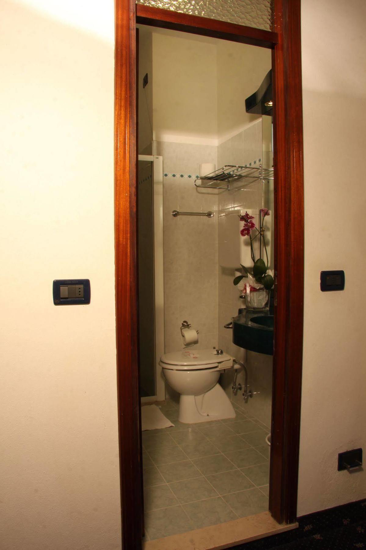 Hotel Tilly Чезенатико Экстерьер фото