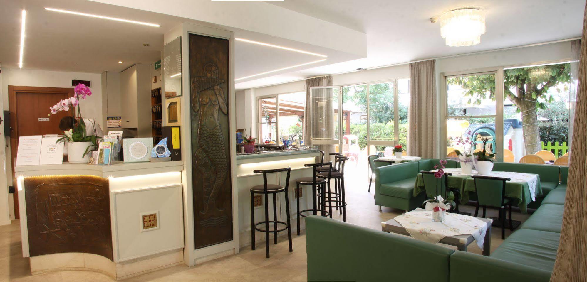 Hotel Tilly Чезенатико Экстерьер фото
